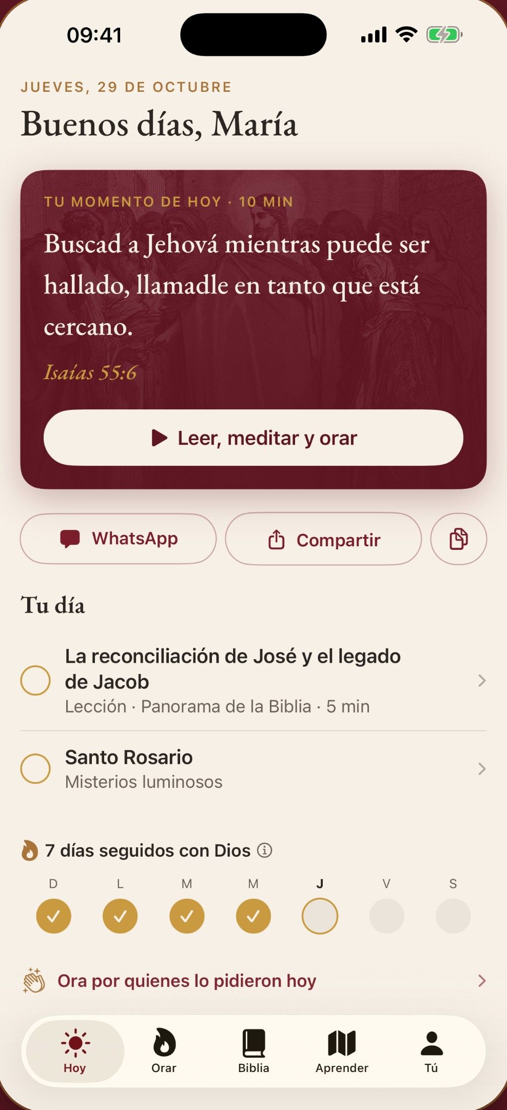 Pantalla Hoy de Prayority: saludo, versículo del día de Isaías 55:6 y la lista «Tu día» con la lección y el Santo Rosario